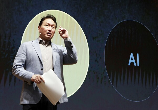 최태원 SK그룹 회장이 지난해 10월 경기도 이천 SKMS연구소에서 열린 '2024 SK그룹 CEO세미나'에서 폐막 연설을 하는 모습. /사진=SK