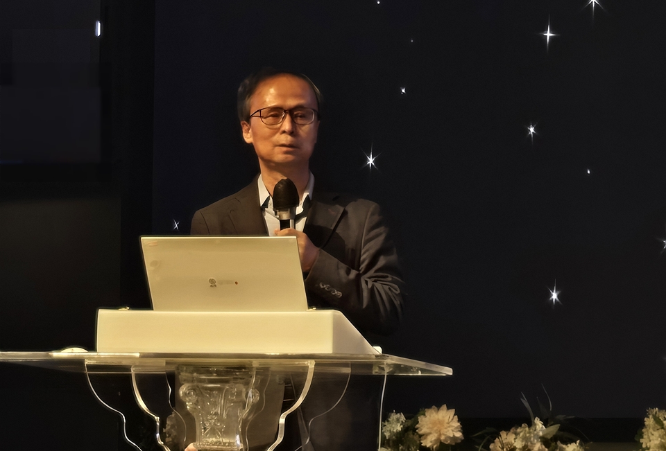 김용석 가천대 반도체대학 석좌교수(K-온디바이스 AI 반도체 기술개발사업 총괄위원장)가 6일 가천대에서 개최한 AIoT용 핵심 시스템반도체 기술 워크숍에서 발표하고 있다. / 사진=고명훈 기자