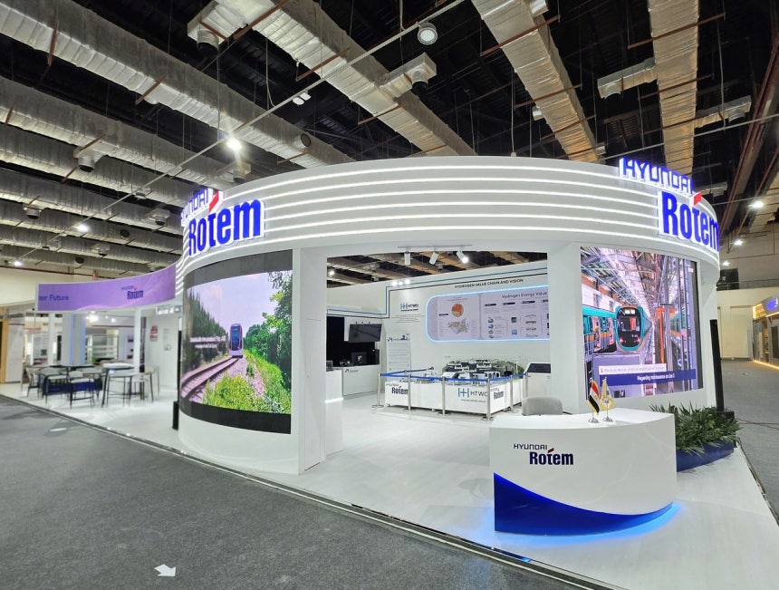 9~11일 이집트 뉴카이로 소재 국제전시센터(EIEC)에서 열리는 현지 최대 교통물류 전시회 ‘TransMEA 2025’에 참가하는 현대로템 전시관 전경. / 사진=현대로템
