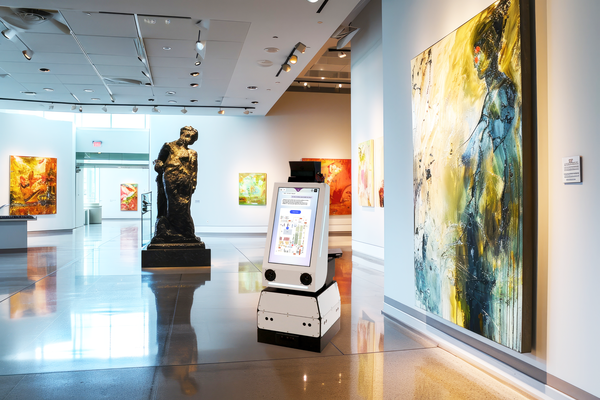 마음AI가 동서울대학교, 세종사이버대학교, 비브스튜디오스와 함께 피지컬AI 인재 육성에 나섰다.ㅣ 피지컬AI는 로봇이나 가전에 탑재된 '행동하는AI'를 의미한다. 인공지능을 탑재한 로봇이 전시관에서 안내 역할을 하고 있다./ 사진 = 마음AI