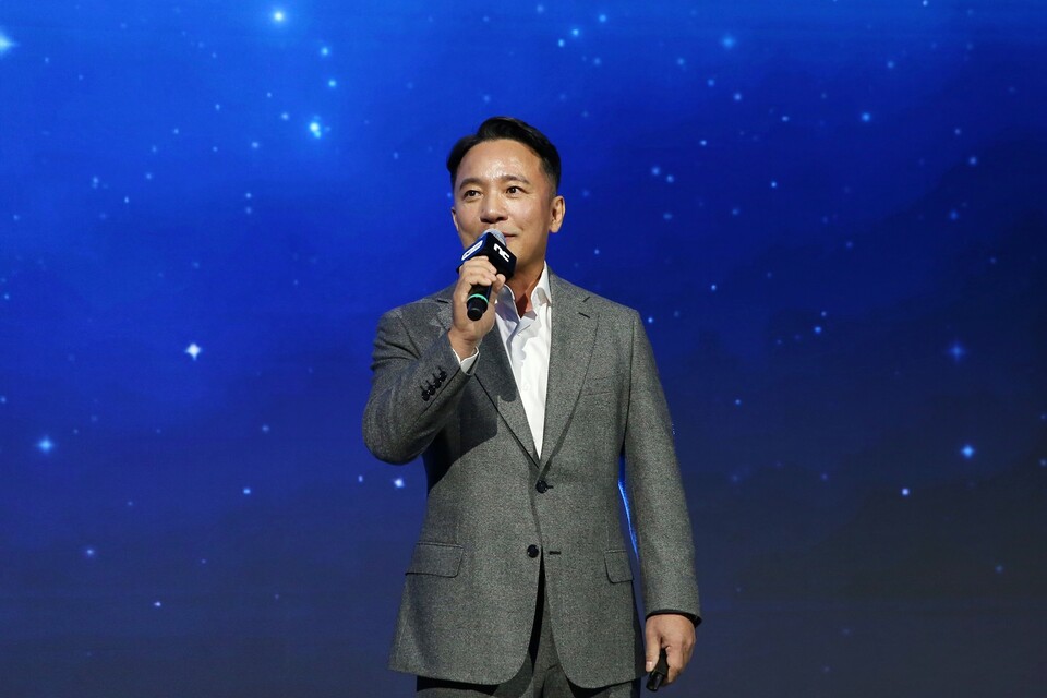 김택진 엔씨소프트 공동대표가 13일 지스타 개막 행사에서 기조 연설을 하고 있다. / 사진=엔씨소프트