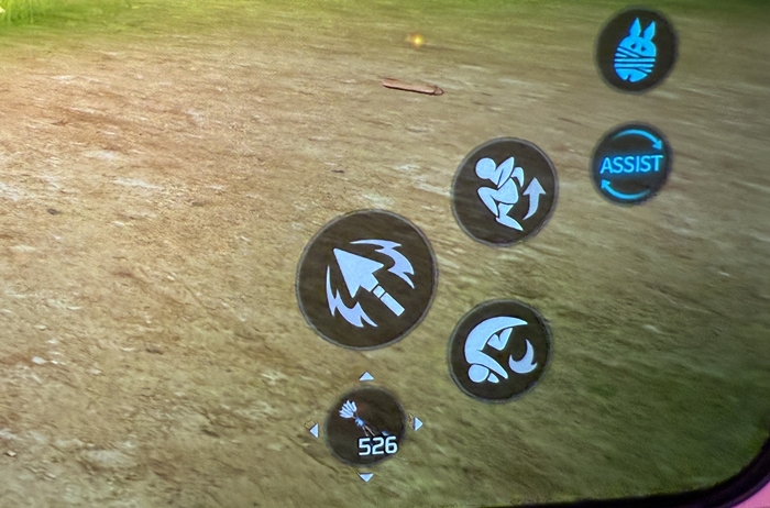 수동 조작하는 회피 기능, 도움(어시스트) 기능을 활용해 사냥과 포획의 재미를 모바일에서 느낄 수 있다. / 사진=장민영 기자  