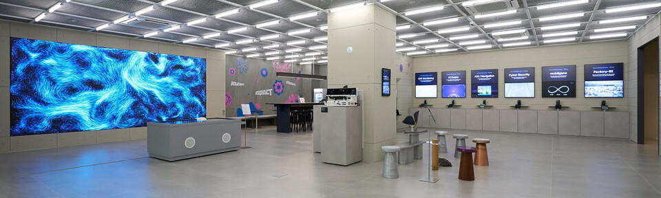 현대오토에버 '이노엑스 스튜디오'의 내부 전경. 차량 소프트웨어, ERP, 보안 기술 등을 확인할 수 있다. / 사진 = 현대오토에버