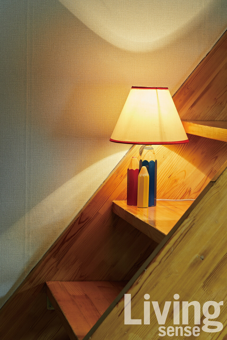 온라인으로 인테리어 소품을 구매할 때 다은 씨는 꼭 핸드폰에 상품 사진을 띄워 놓고 공간에 가까이 대본다. 그녀만의 실패 확률을 줄이는 팁.