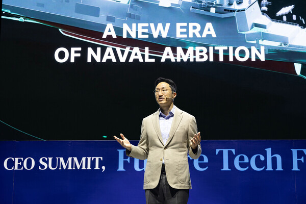 정기선 HD현대 회장이 지난달 27일 오전 경북 경주시 경주엑스포대공원 문화센터 문무홀에서 열린 APEC CEO 서밋의 부대행사 ‘퓨처 테크 포럼 : 조선’에서 기조연설을 하고 있다. / 사진=HD현대.