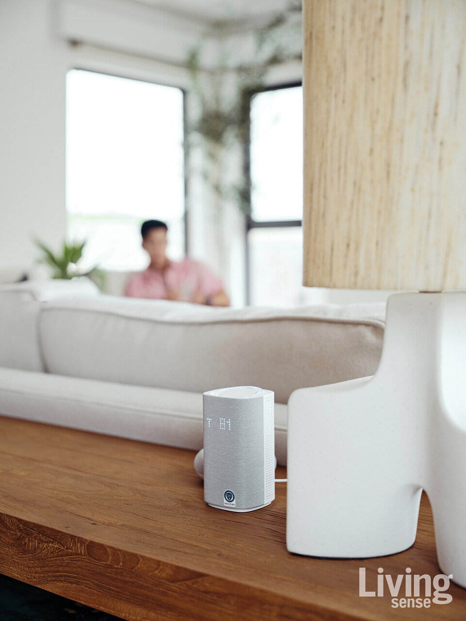 미세먼지는 물론 라돈까지 공간의 공기질을 세밀하게 포착할 수 있는 ‘에어모니터’.