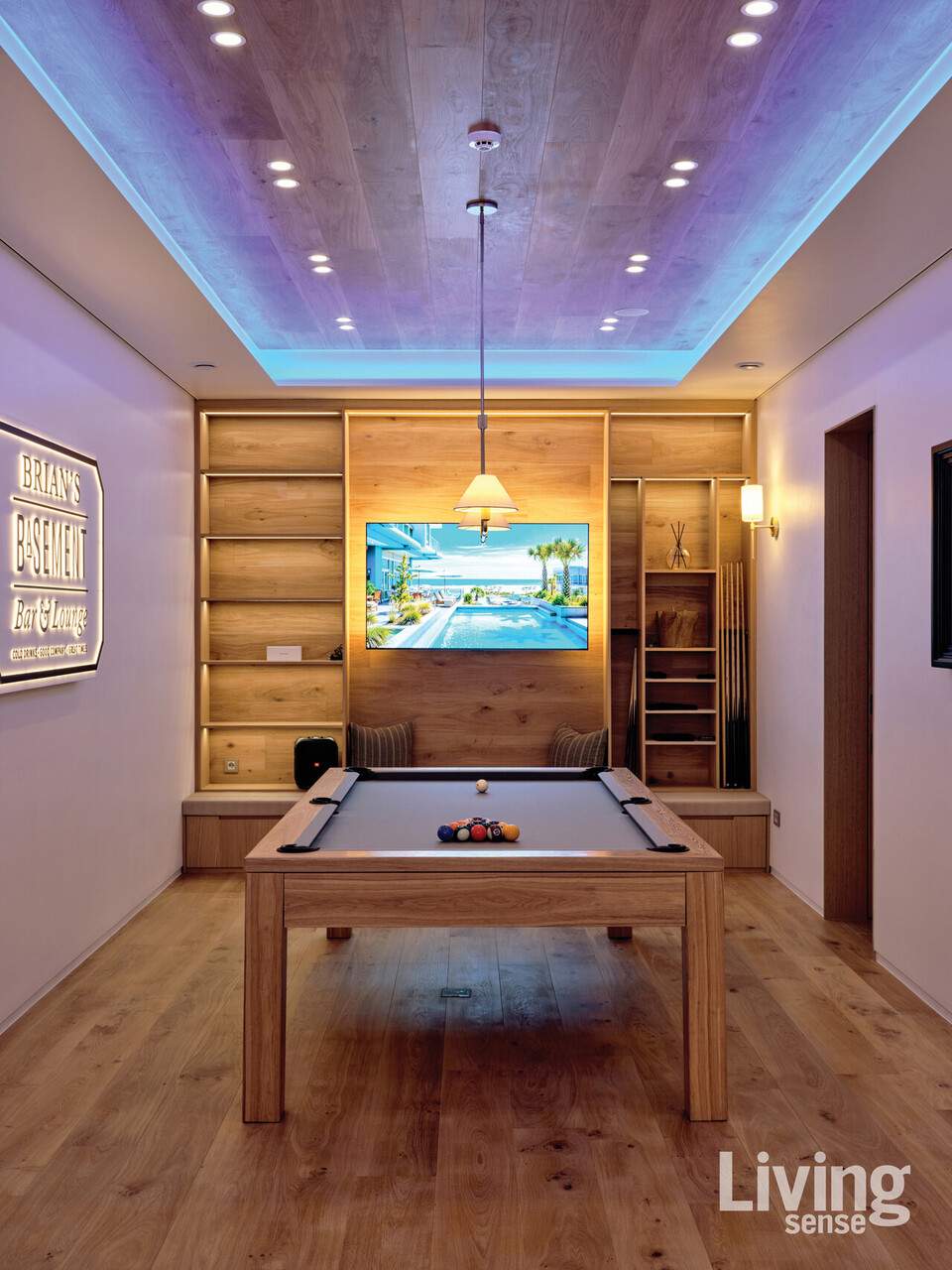 당구대를 비롯해 집 안에서도 취미를 마음껏 즐길 수 있도록 설계한 지하층.