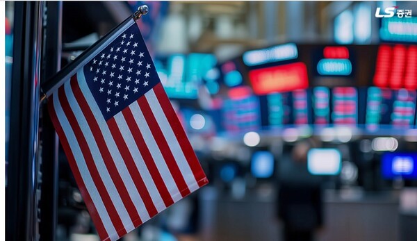 미국 뉴욕 증권 거래소 내부에 미국 국기가 걸려 있다. / 사진=LS증권 공식 네이버 블로그 캡처