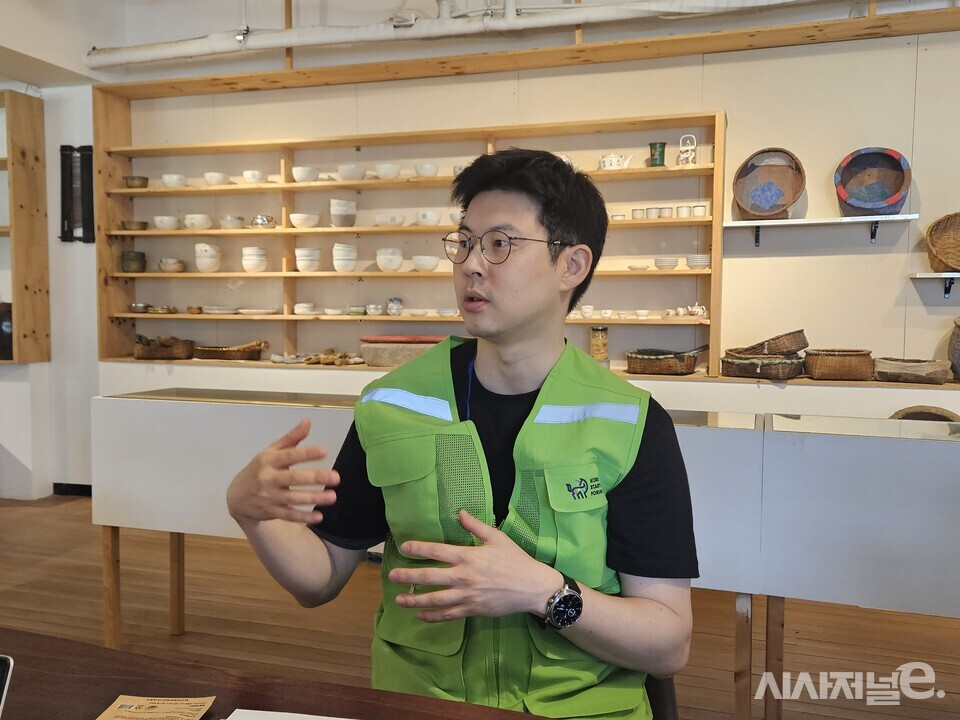 김재원 코리아스타트업포럼 의장이 인터뷰를 진행하고 있다. / 사진=코스포