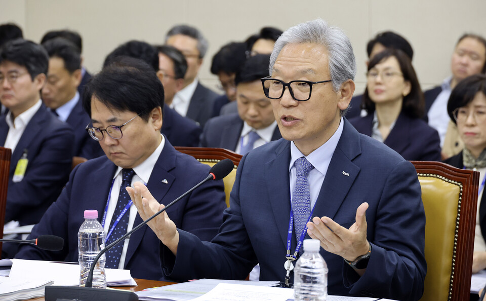 이상중 한국인터넷진흥원(KISA) 원장이 15일 서울 영등포구 국회 과학기술정보방송통신위원회에서 열린 정보통신산업진흥원 등에 대한 국정감사에서 의원 질의에 답하고 있다. / 사진 = 연합뉴스