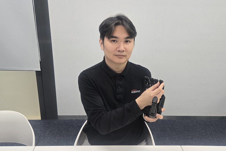 [인터뷰] 이윤행 에이딘로보틱스 대표 “로봇 자동화 매출 급증···센서 증설도 확대”