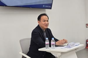 "팹리스 해외 파운드리 비용 부담···삼성전자 45나노 외부 개방 검토... - 뉴스 썸네일 이미지