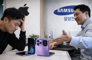 애플 폴더블폰, 경쟁사 삼성전자 자회사에 패널 의존 불가피 - 뉴스 썸네일 이미지