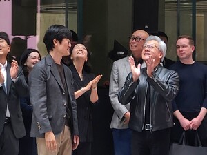 젠슨 황의 '소맥', '은둔형 창업자' 네이버 이해진 깨웠다 - 뉴스 썸네일 이미지