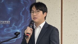 하정우 “해저케이블 투자해야 AI 시대 ‘지능수출국’ 가능”